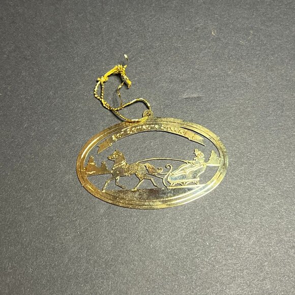 Vintage 1990 Rare Hallmark Gold Tone Metal Horse & Carriage Christmas Ornament - Picture 1 of 5